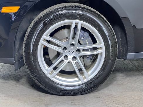 Certified 2025 Porsche Macan image 11