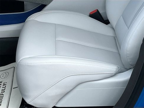 New 2026 Cadillac Optiq Luxury 1 image 19