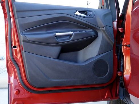 Used 2019 Ford Escape SE image 24