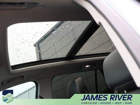 Used 2023 GMC Terrain SLT w/ Infotainment Package II image 26