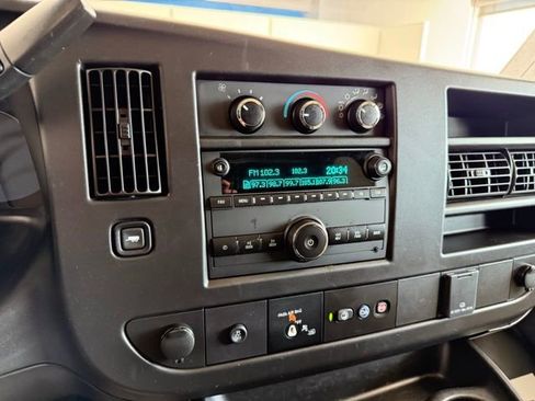 Used 2020 GMC Savana 2500 image 21