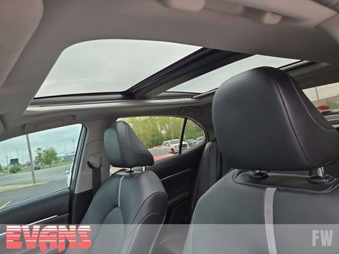 Used 2018 Toyota Camry XSE FWD image 25