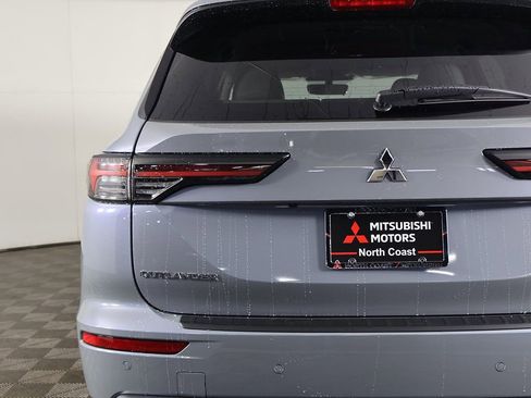 New 2026 Mitsubishi Outlander SE FWD image 16
