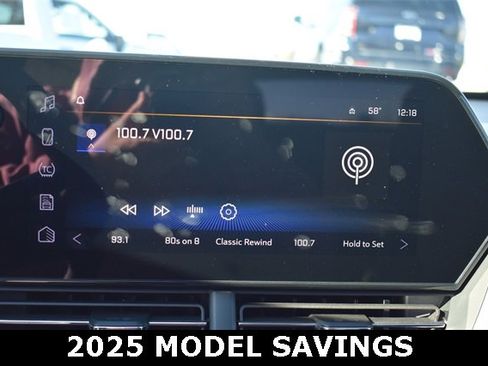 New 2025 Chevrolet Trax LT w/ Sunroof Package image 27