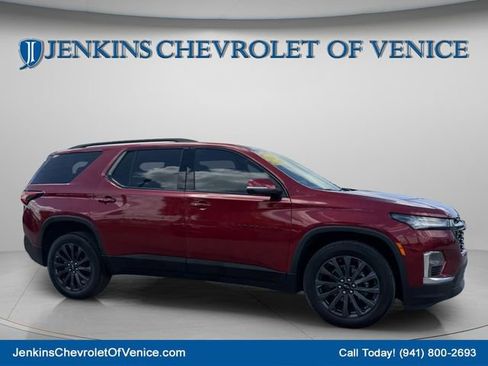 Used 2023 Chevrolet Traverse RS FWD image 2