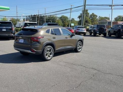 Used 2024 Chevrolet Trax LT w/ Driver Confidence Package FWD image 8