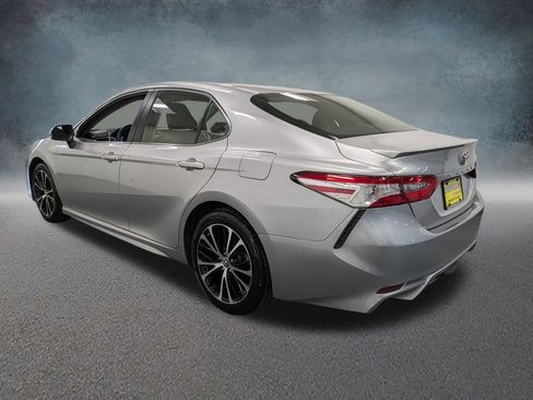 Used 2018 Toyota Camry SE FWD image 6