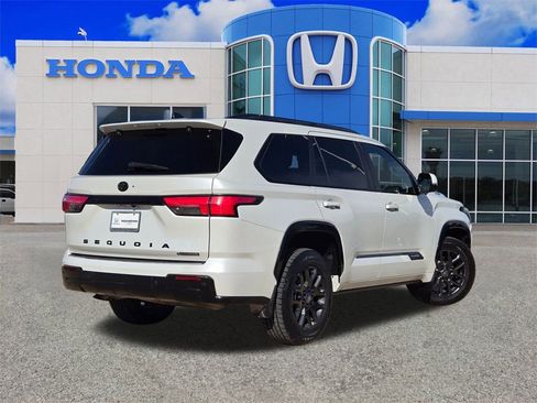 Used 2025 Toyota Sequoia Platinum image 3