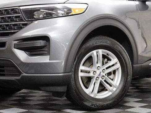 Used 2024 Ford Explorer XLT image 3