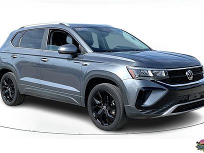 Certified 2022 Volkswagen Taos SE w/ Panoramic Sunroof Package