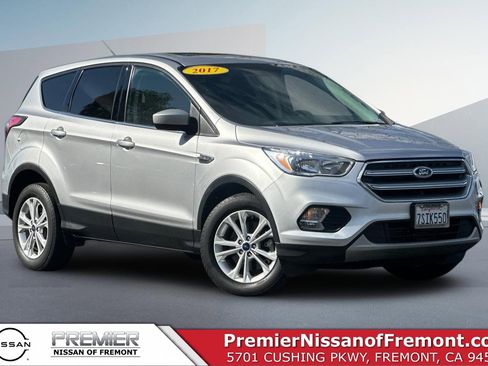 Used 2017 Ford Escape SE image 1