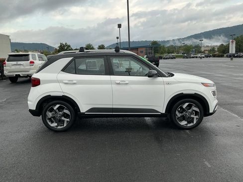 Certified 2023 Hyundai Venue Limited FWD image 4