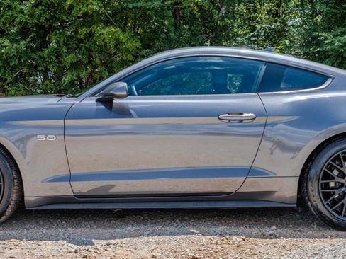 Used 2021 Ford Mustang GT RWD image 2