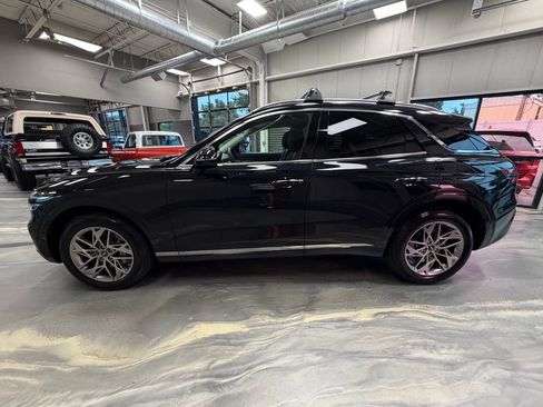 Used 2025 Genesis GV70 2.5T AWD/4WD image 39