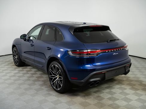 Certified 2023 Porsche Macan AWD/4WD image 3