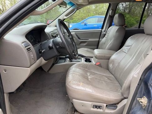 Used 2004 Jeep Grand Cherokee Laredo w/ Cold Weather Group AWD/4WD image 10