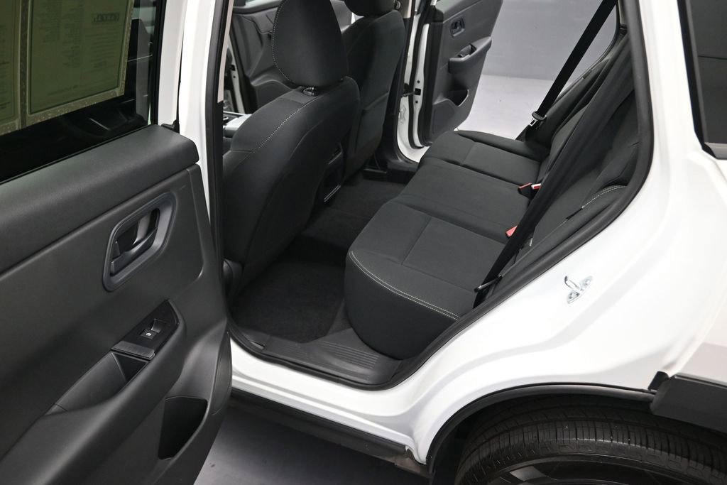 Used 2025 Nissan Rogue S AWD/4WD image 18