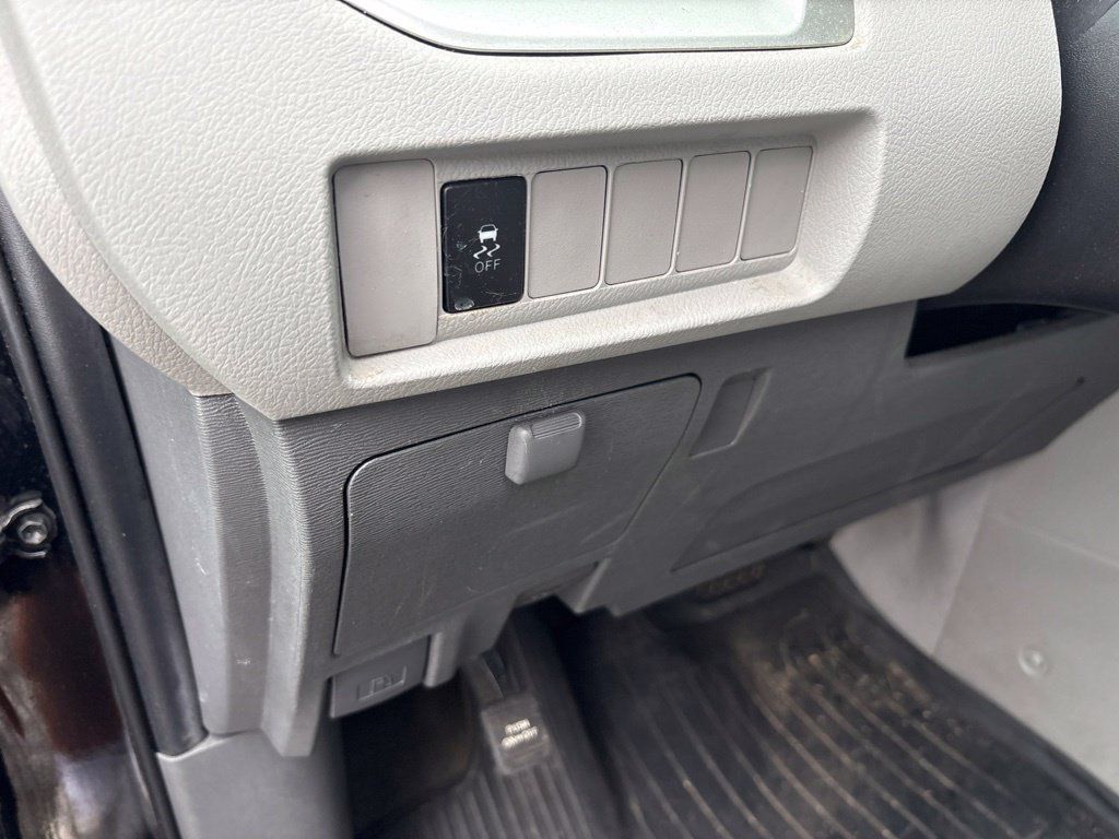 Used 2020 Toyota Sienna L FWD image 17