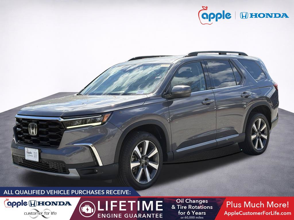 Used 2023 Honda Pilot Touring image 3