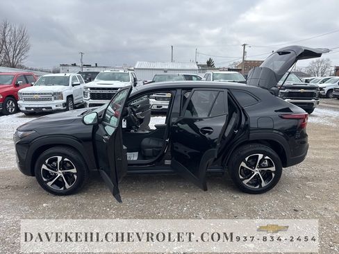 Used 2025 Chevrolet Trax RS w/ Driver Confidence Package image 11