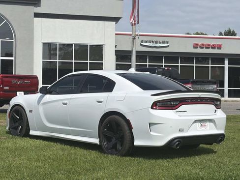 Used 2020 Dodge Charger Scat Pack RWD image 11