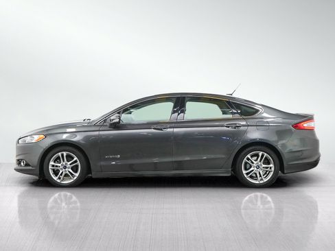 Used 2016 Ford Fusion Titanium FWD image 2