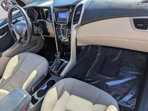 Used 2016 Hyundai Elantra GT FWD image 19