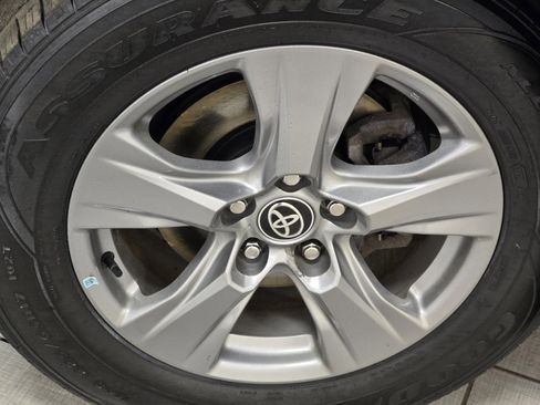 Certified 2022 Toyota RAV4 XLE w/ Convenience Package image 8