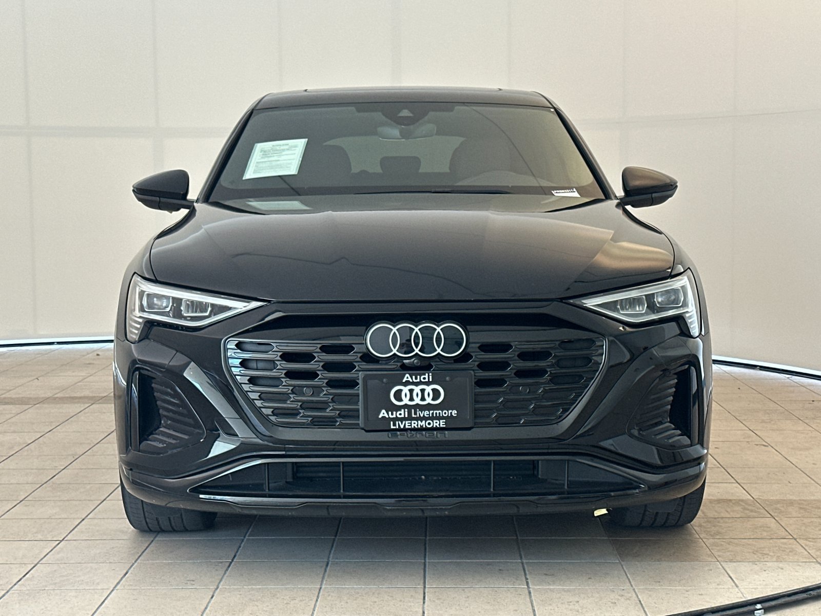 Used 2024 Audi Q8 e-tron Premium AWD/4WD image 9