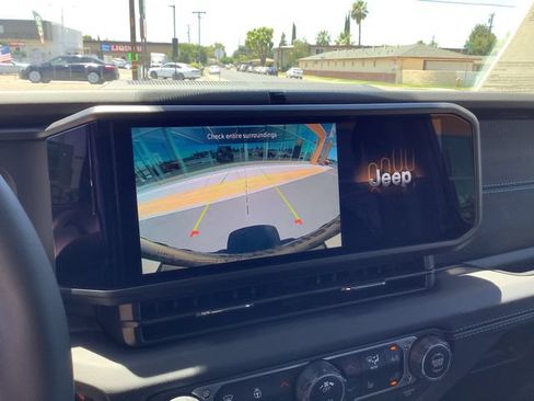 Used 2025 Jeep Wrangler Unlimited Rubicon 4xe w/ Convenience Group AWD/4WD image 19