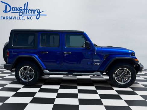Used 2018 Jeep Wrangler Unlimited Sahara AWD/4WD image 6