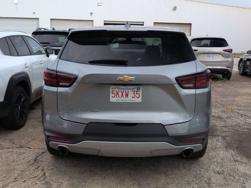 Used 2025 Chevrolet Blazer LT AWD/4WD image 2