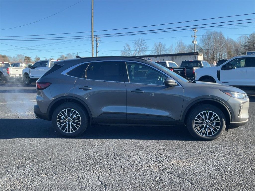 New 2025 Ford Escape SE FWD image 4