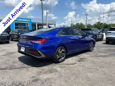 Used 2024 Hyundai Elantra Limited FWD image 3