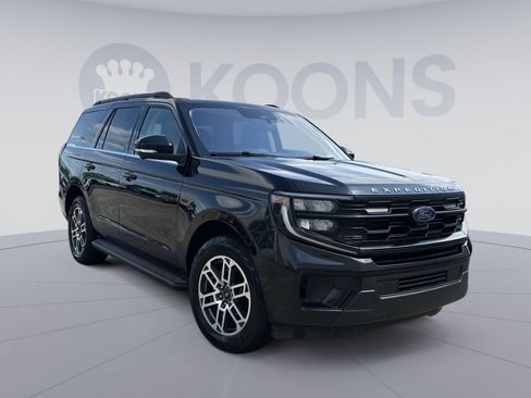 Used 2025 Ford Expedition Active AWD/4WD image 2