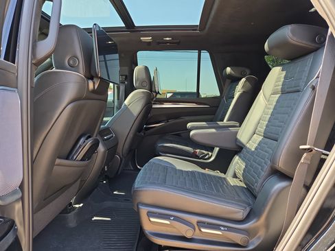 Certified 2025 Cadillac Escalade Sport Platinum w/ LPO, Floor Liner Package AWD/4WD image 13