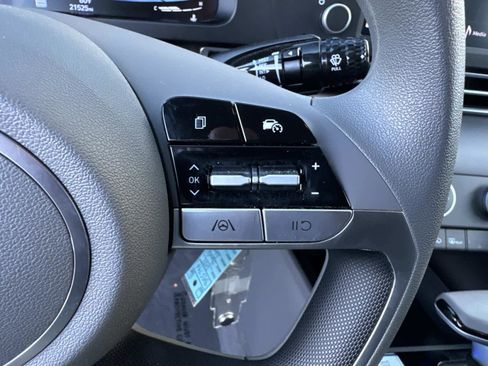 Used 2024 Hyundai Elantra SE image 27