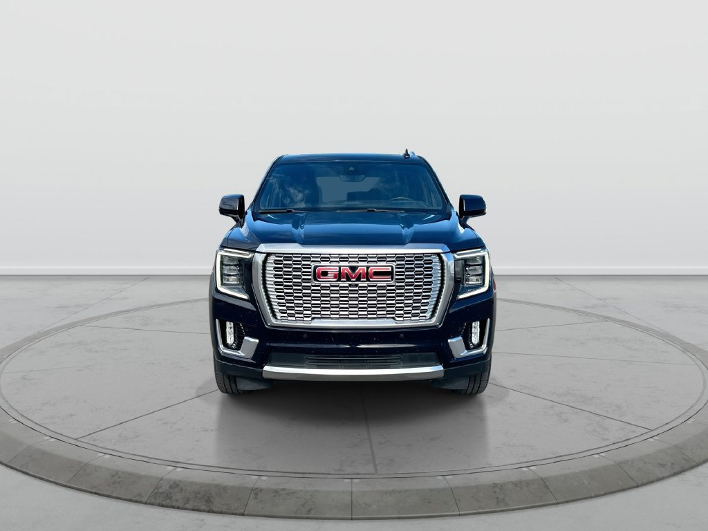 Used 2022 GMC Yukon XL Denali w/ Denali Premium Package AWD/4WD image 3