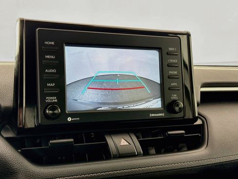 Used 2020 Toyota RAV4 LE FWD image 21