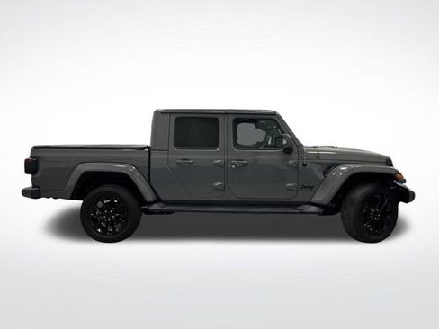 Used 2022 Jeep Gladiator Overland image 2