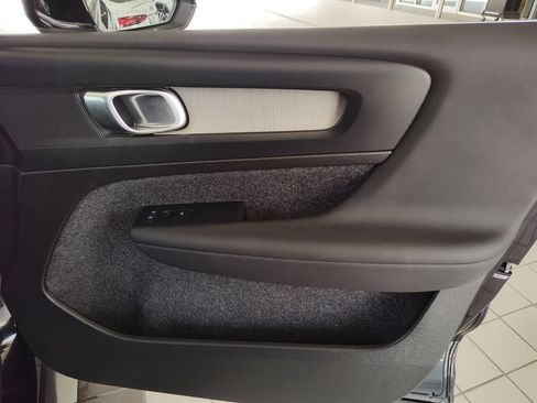 Used 2025 Volvo XC40 B5 Plus AWD/4WD image 33