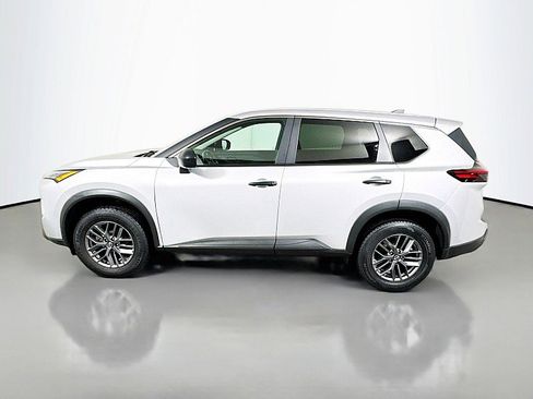 Used 2024 Nissan Rogue S image 4