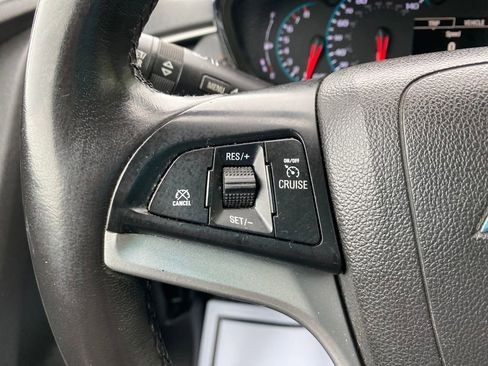 Used 2020 Chevrolet Trax LT w/ LT Convenience Package FWD image 26