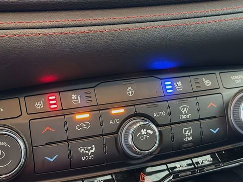 Used 2024 Dodge Durango GT image 24