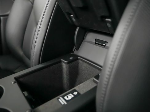 New 2026 Porsche Macan AWD/4WD image 35