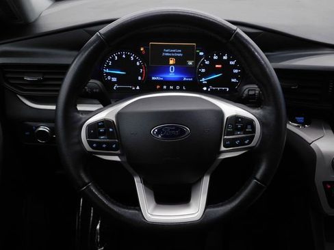 Used 2022 Ford Explorer XLT image 30