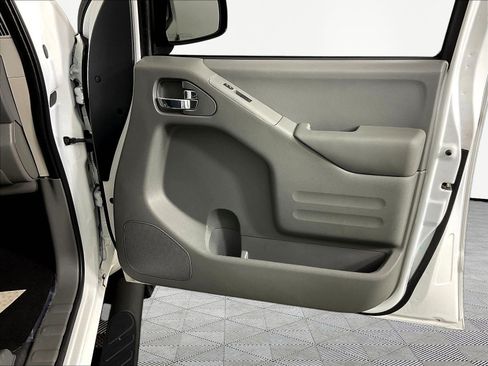 Certified 2021 Nissan Frontier SV w/ Midnight Edition Floor Mats AWD/4WD image 28