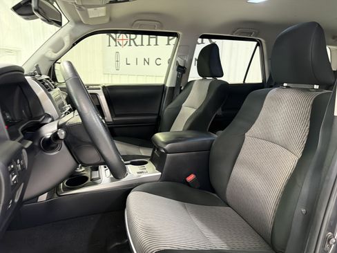 Used 2021 Toyota 4Runner SR5 AWD/4WD image 9