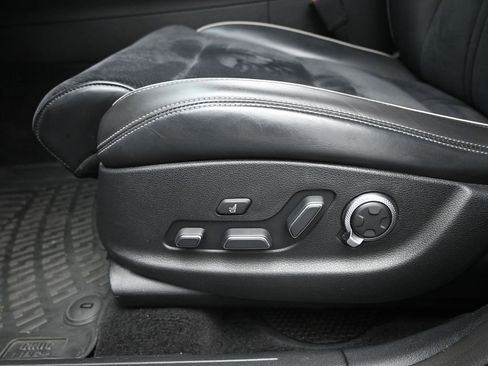 Used 2022 Genesis GV70 3.5T Sport w/ Sport Prestige Package image 10