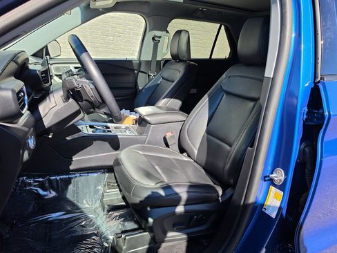 Used 2020 Ford Explorer XLT w/ Equipment Group 202A AWD/4WD image 19